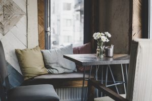 Fitting a kitchen table into a small Apartment